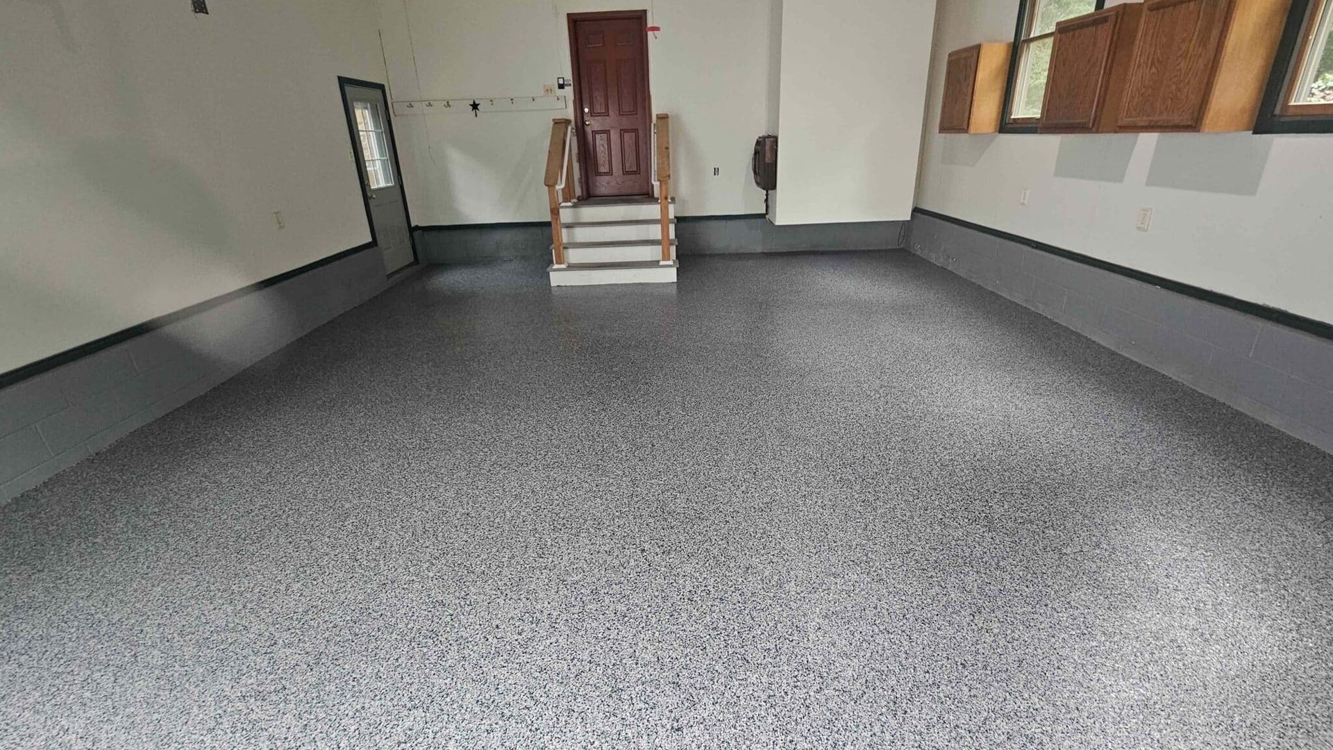 Garage with a gray full-broadcast flake floor